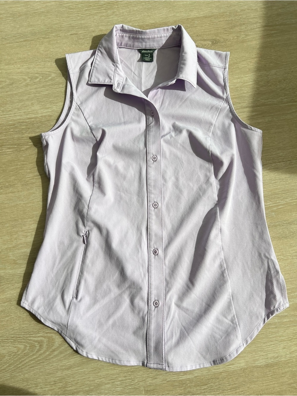 Eddie Bauer Sleeveless Button-Down Shirt in Light LAVENDER Women’s Small
